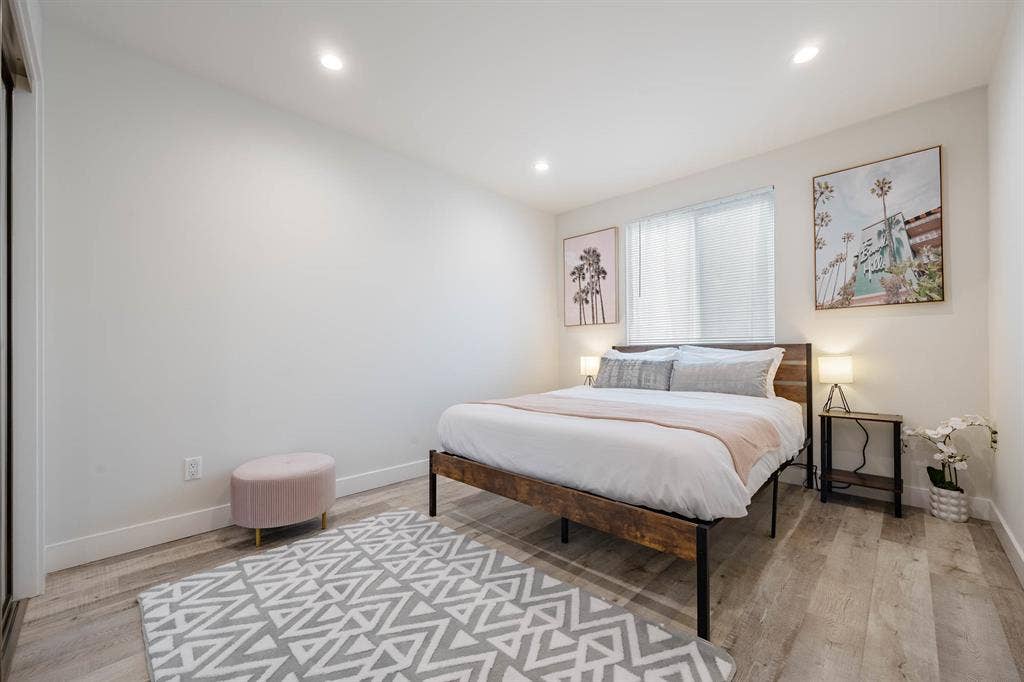 Lux NoHo Room.All Bills Paid.Women