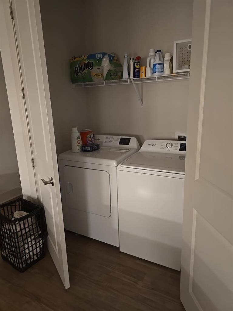 PRIVATE BEDROOM + PRIVATE BATHROOM