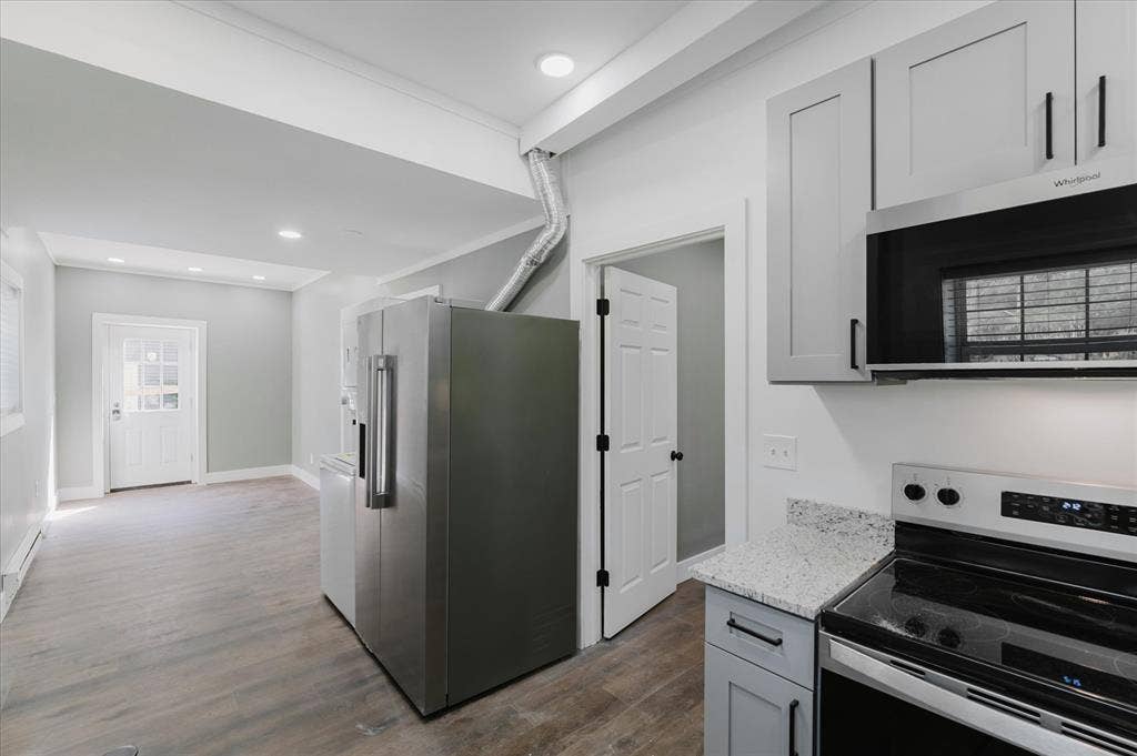 Room Near EMU – $825 Utilities Incl