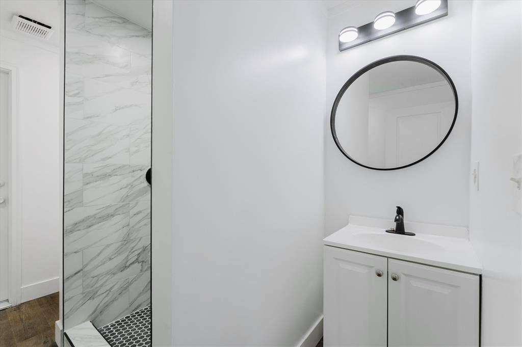 Room Near EMU – $825 Utilities Incl