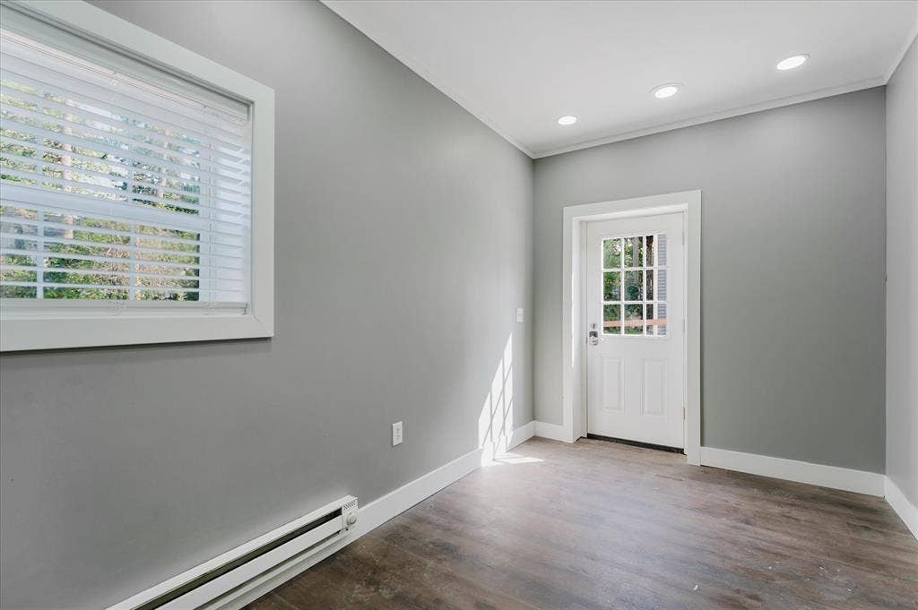 Room Near EMU – $825 Utilities Incl