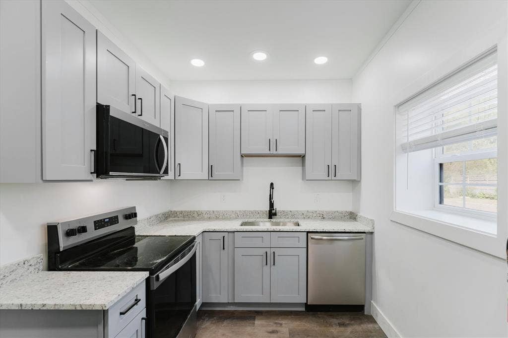 Room Near EMU – $825 Utilities Incl