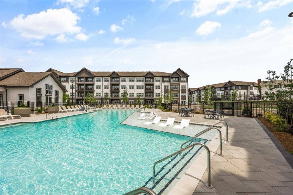 Need Roommate- Elmstead Apartments