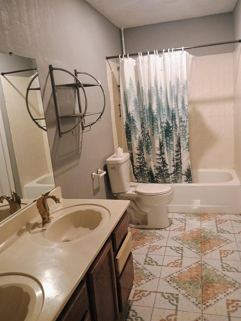 Hi have a master bedroom l