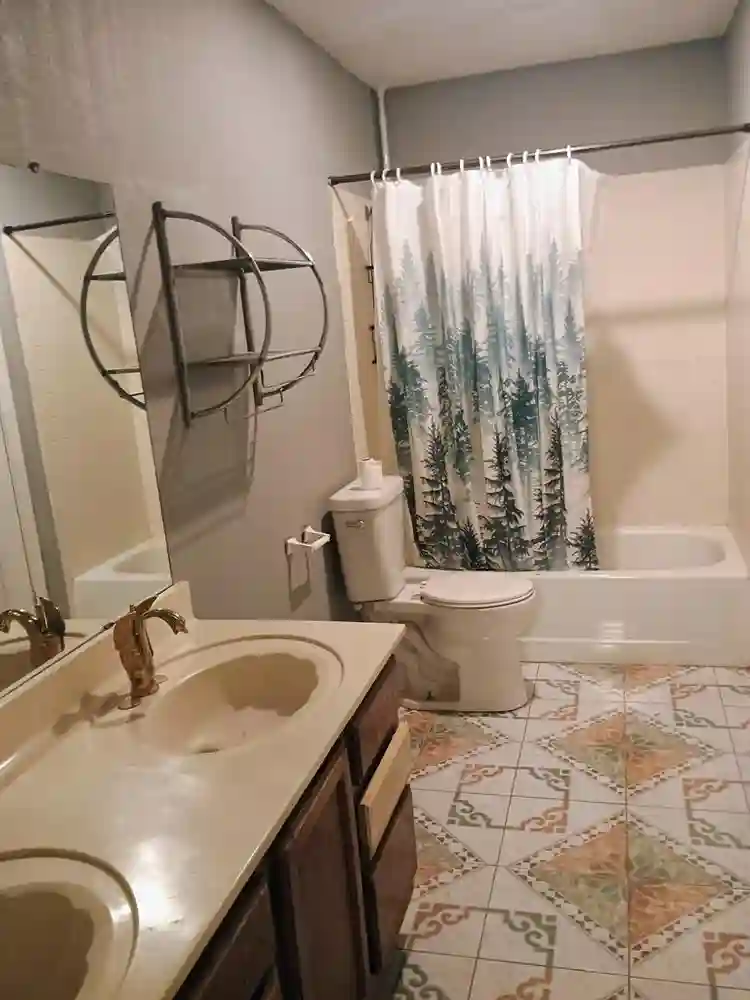 Hi have a master bedroom l