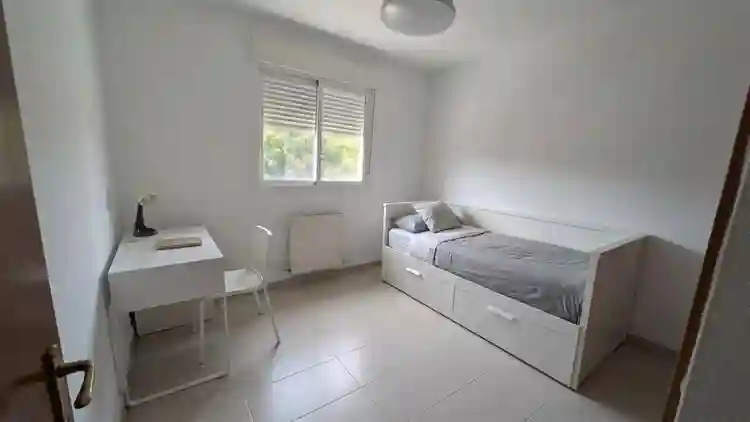 Habitación amplia en Rivas