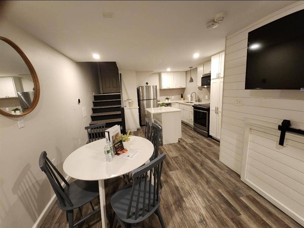 Seeking roomie - utilities included