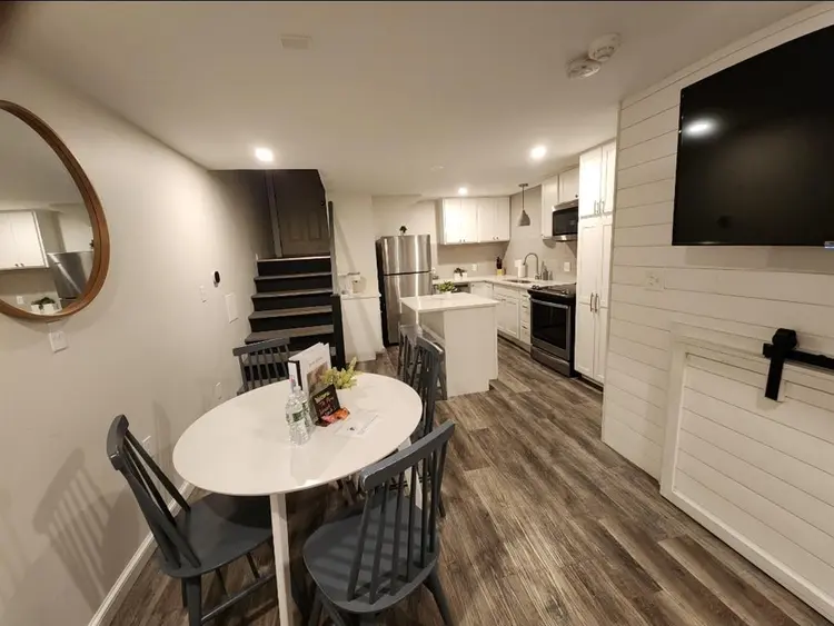Seeking roomie - utilities included