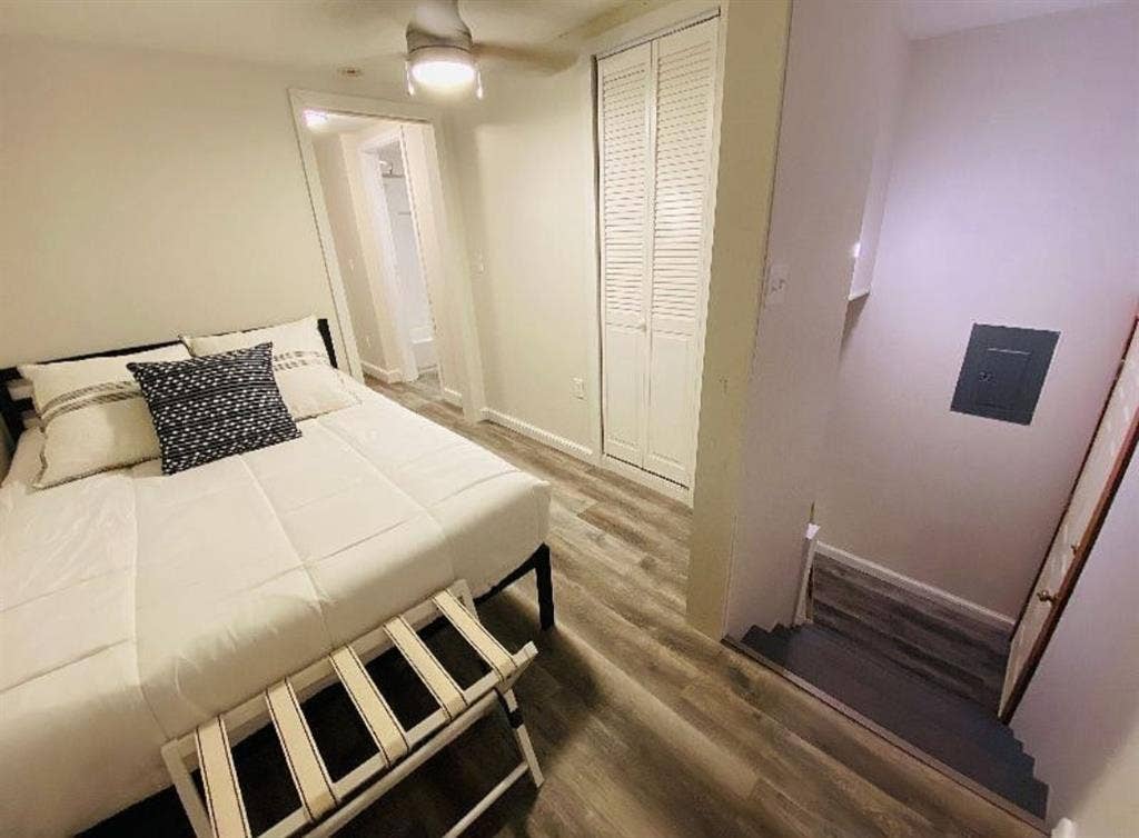 Seeking roomie - utilities included