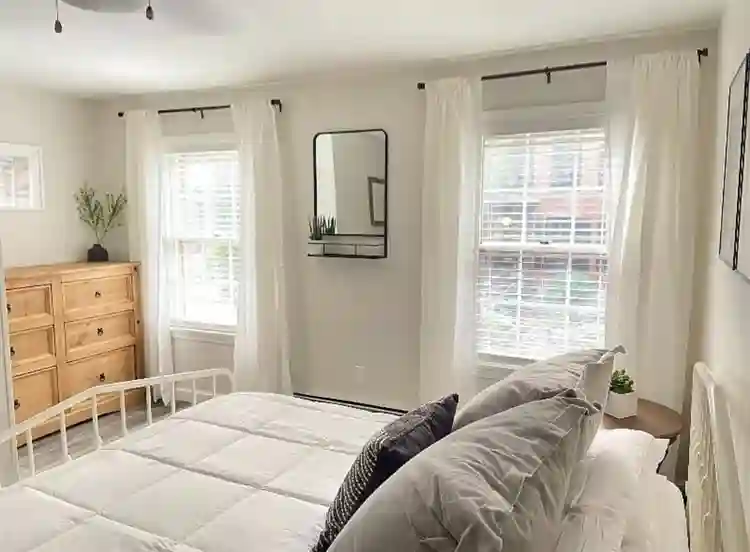Seeking roomie - utilities included