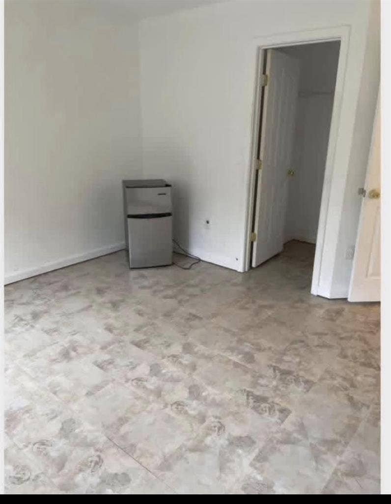 Looking for a roommate