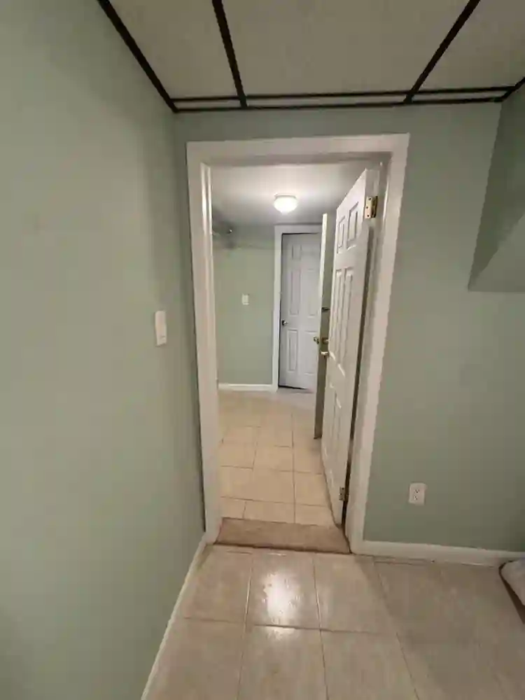 1 bedroom basement w/ private bath