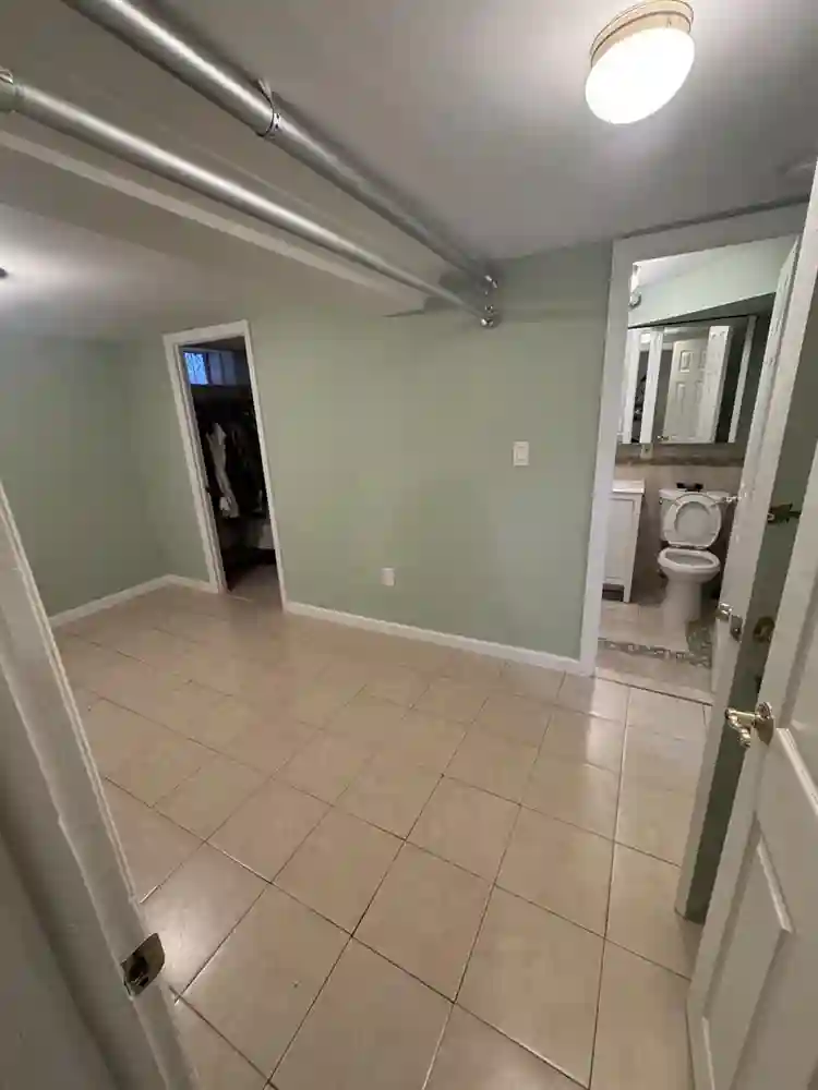 1 bedroom basement w/ private bath