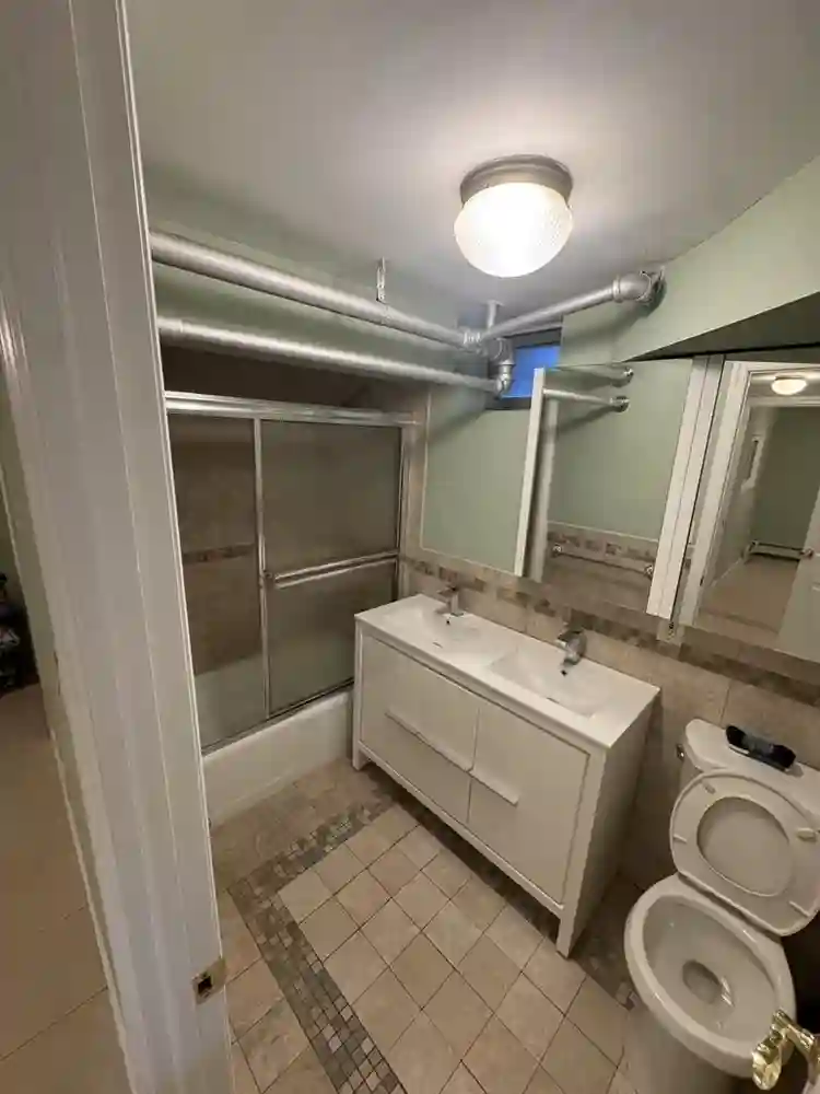 1 bedroom basement w/ private bath