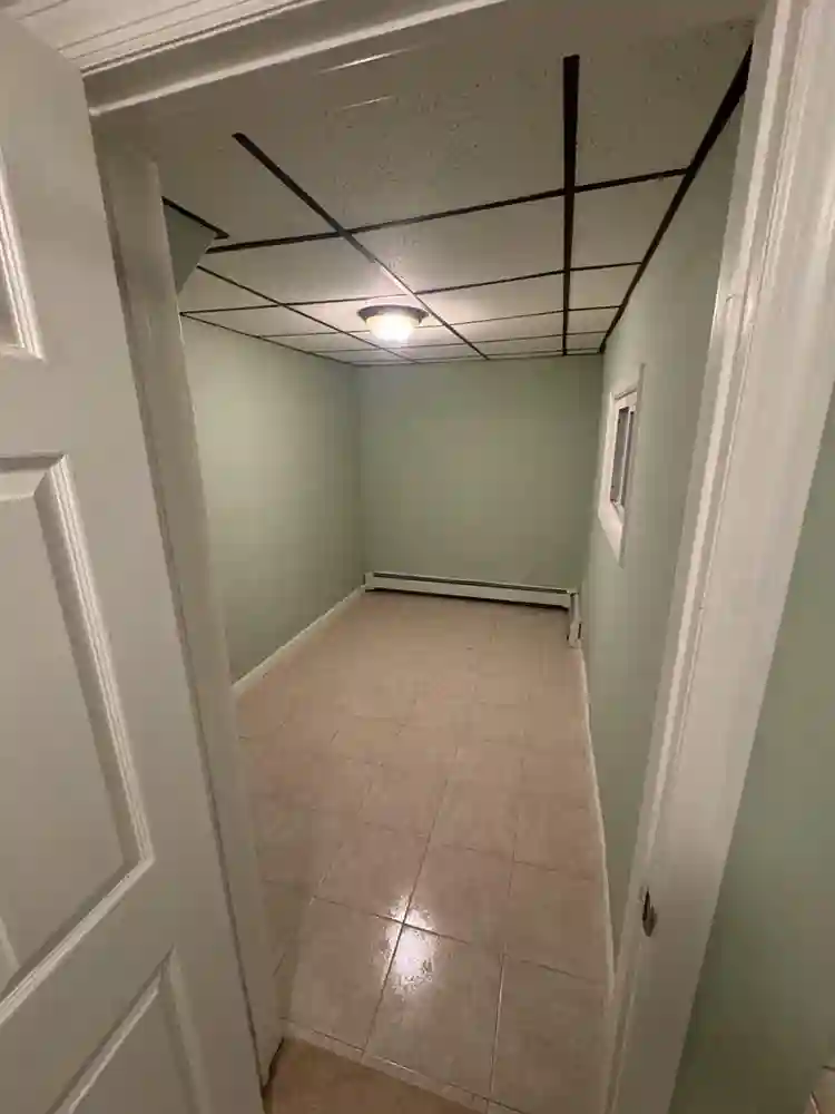1 bedroom basement w/ private bath