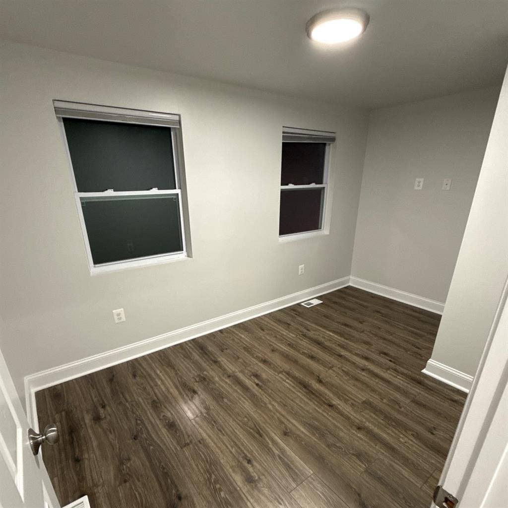 2 rooms available. $950 ea.