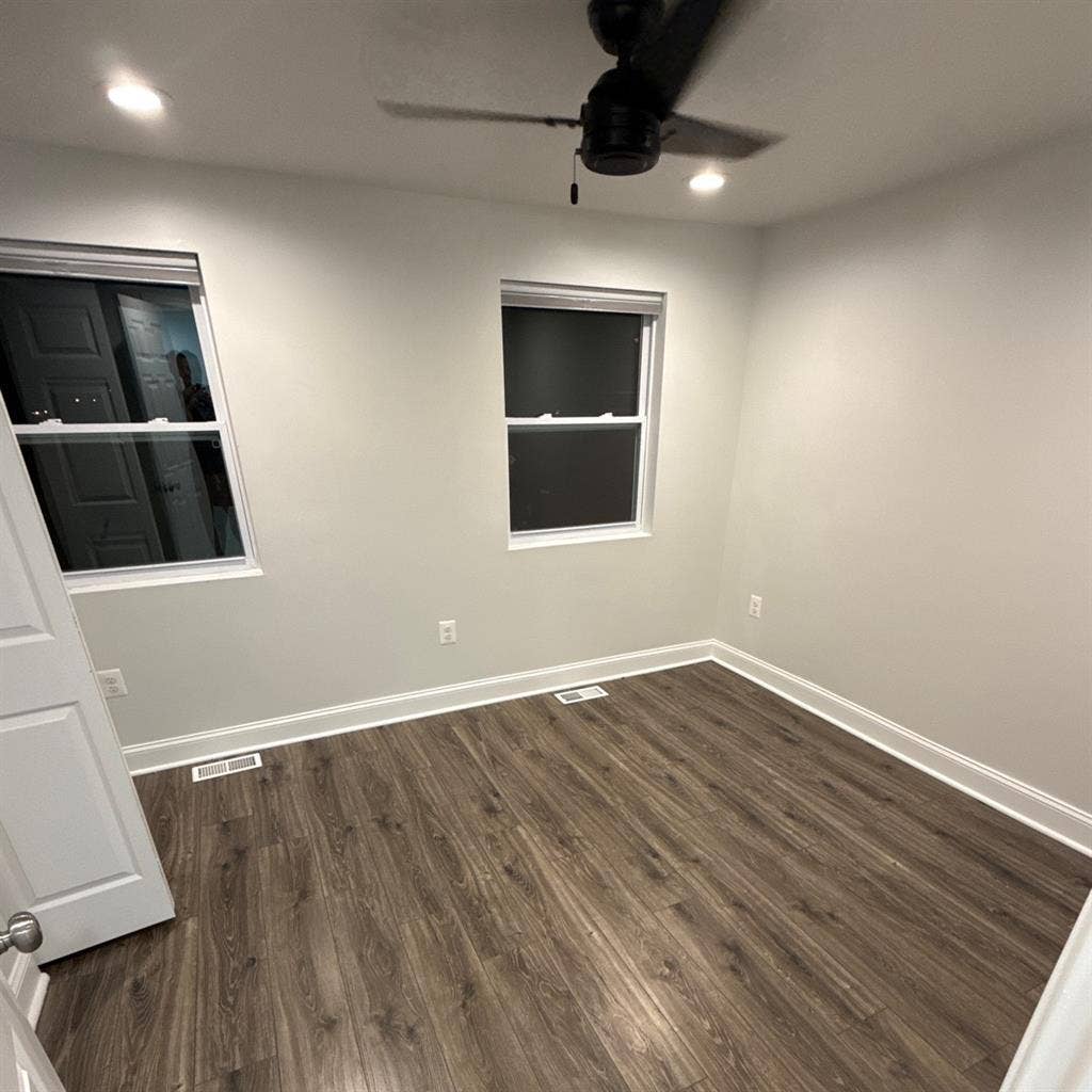 2 rooms available. $950 ea.