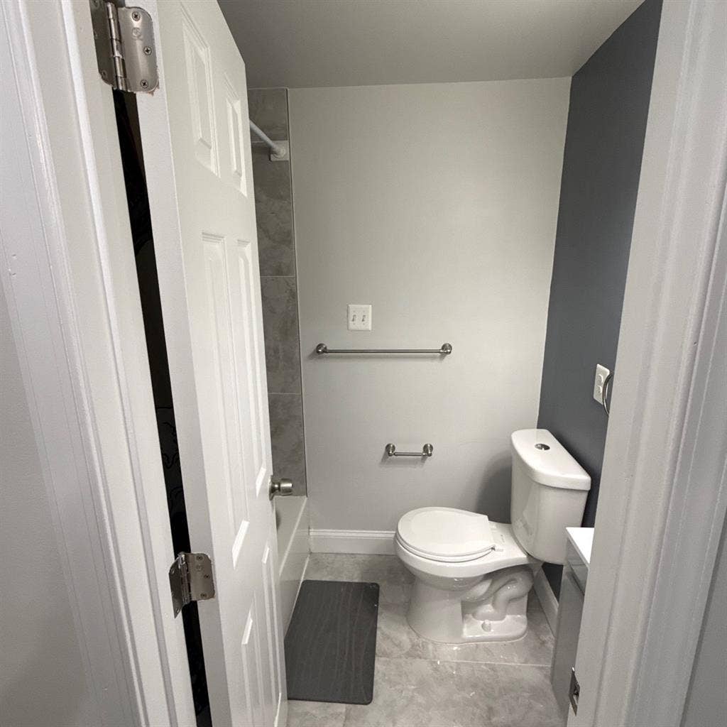 2 rooms available. $950 ea.