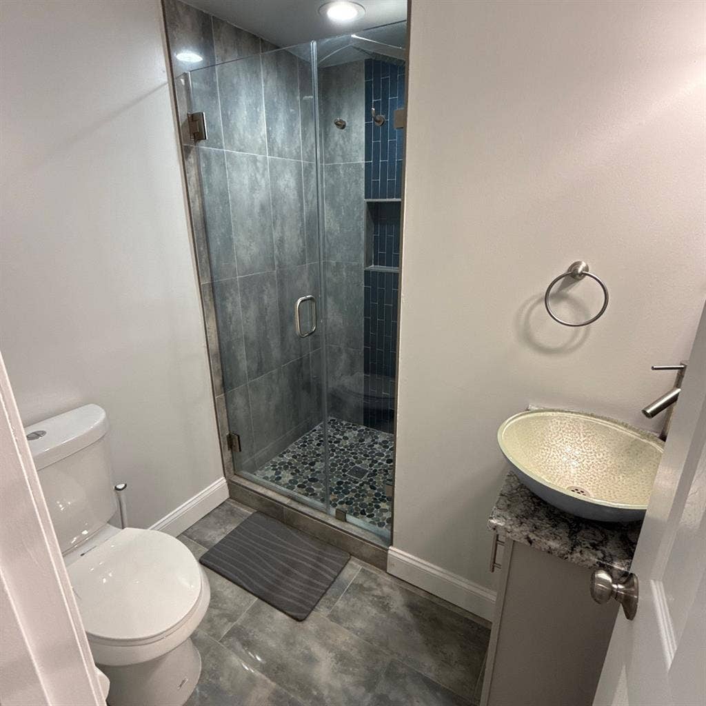 2 rooms available. $950 ea.