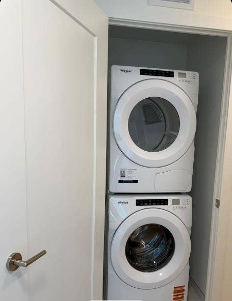 Roommate Wanted 