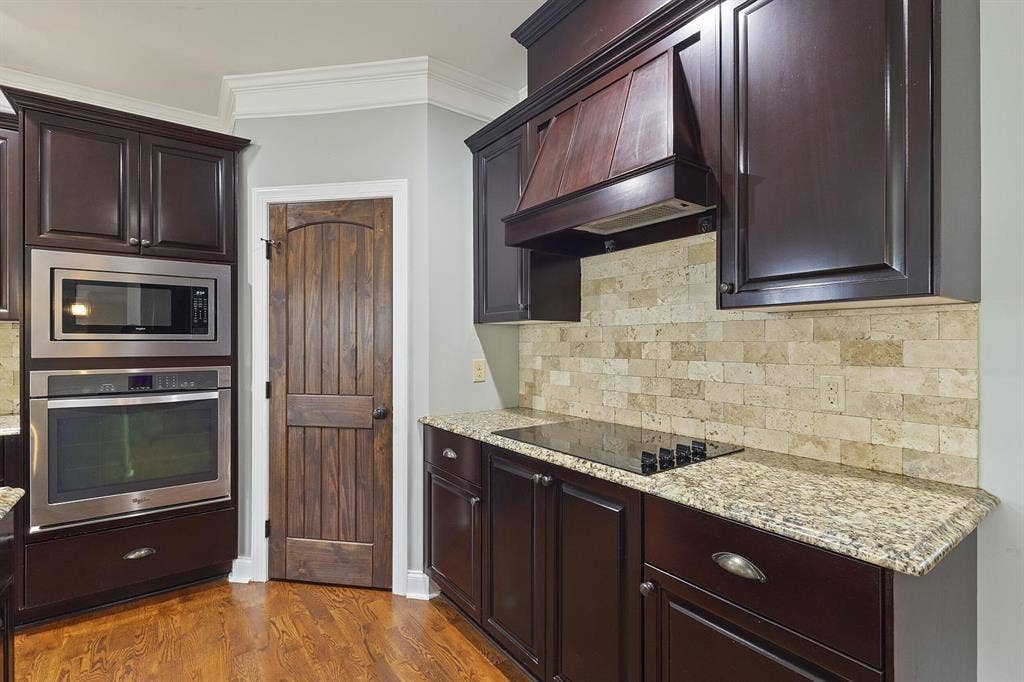 Spacious Primary ROOM FOR RENT