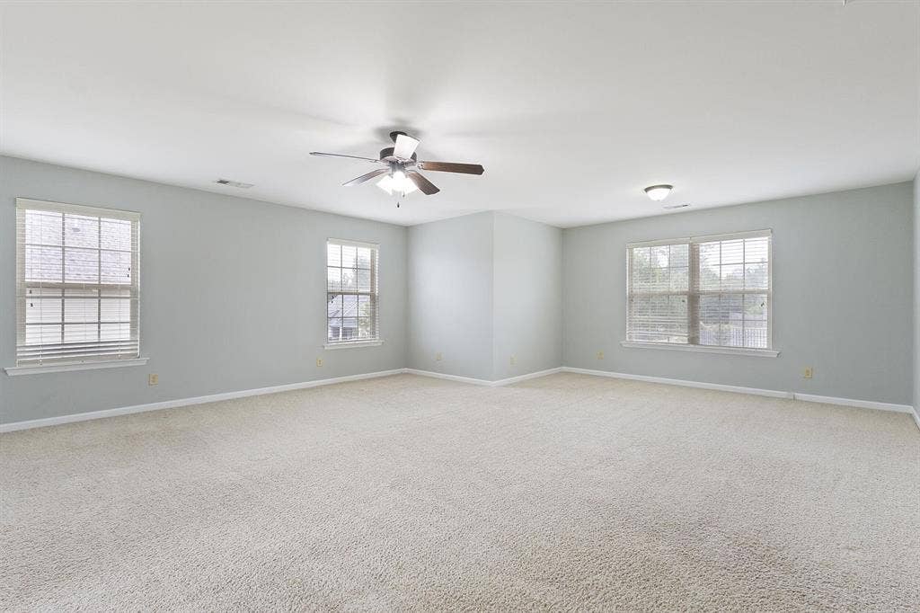 Spacious Primary ROOM FOR RENT