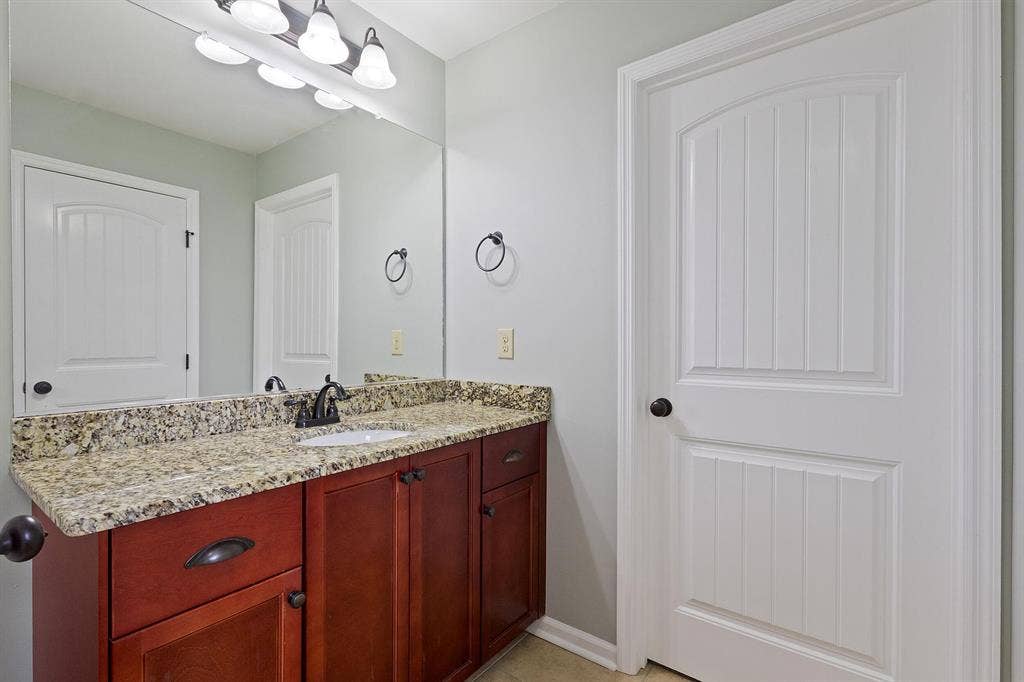 Spacious Primary ROOM FOR RENT