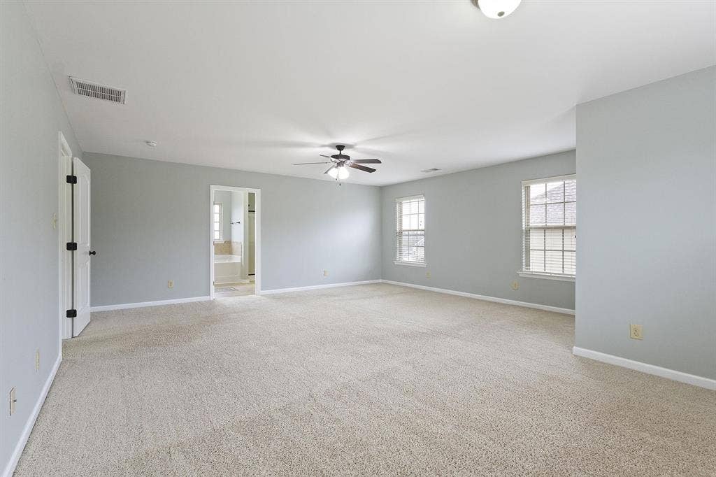 Spacious Primary ROOM FOR RENT