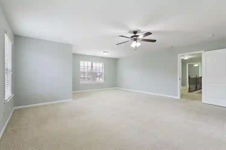 Spacious Primary ROOM FOR RENT