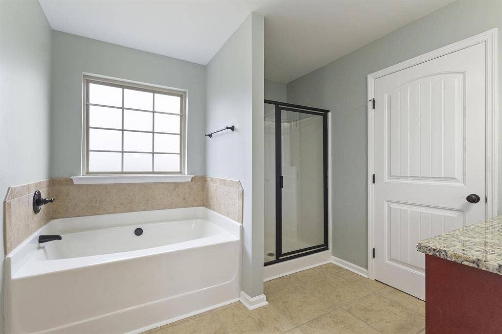 Spacious Primary ROOM FOR RENT