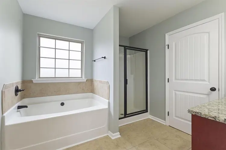Spacious Primary ROOM FOR RENT