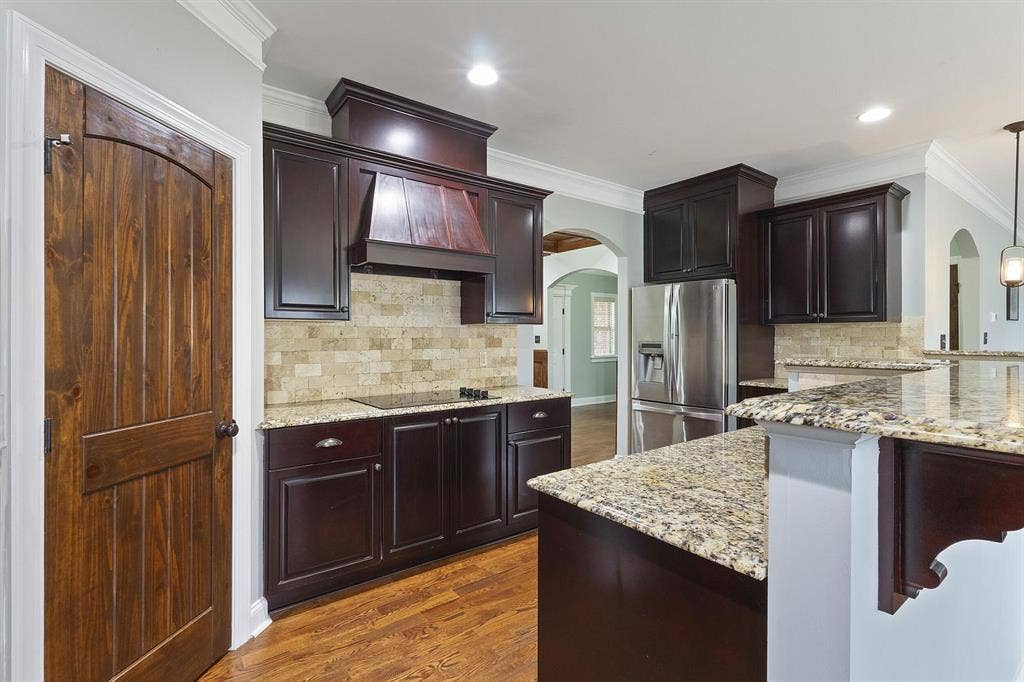 Spacious Primary ROOM FOR RENT