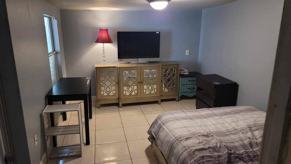Rooms in Bradenton, Palmetto & SRQ