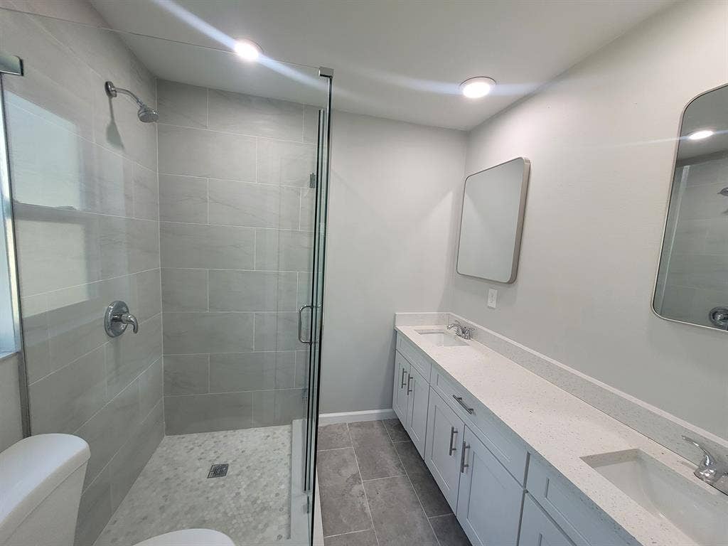 Rooms in Bradenton, Palmetto & SRQ
