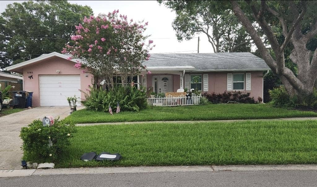 Furnished room in Clearwater