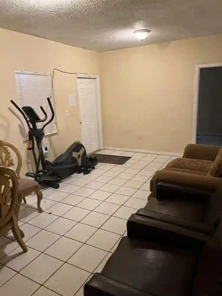2 clean large bd rooms for rent