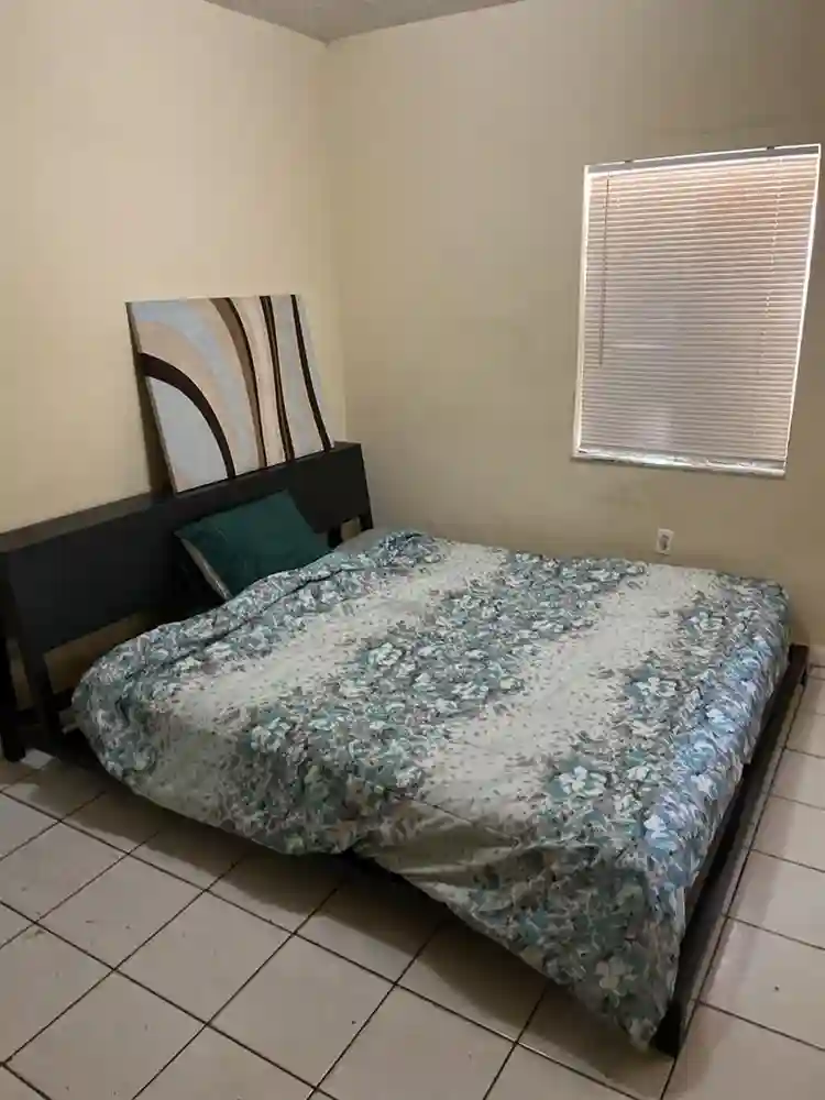 2 clean large bd rooms for rent
