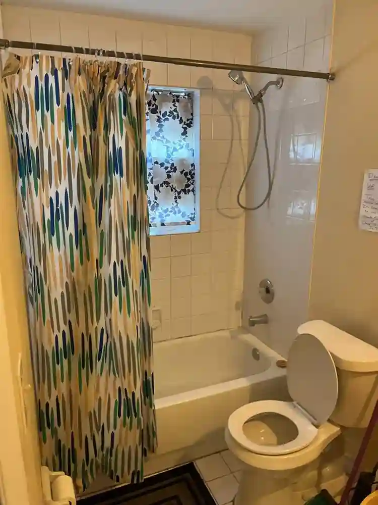 2 clean large bd rooms for rent