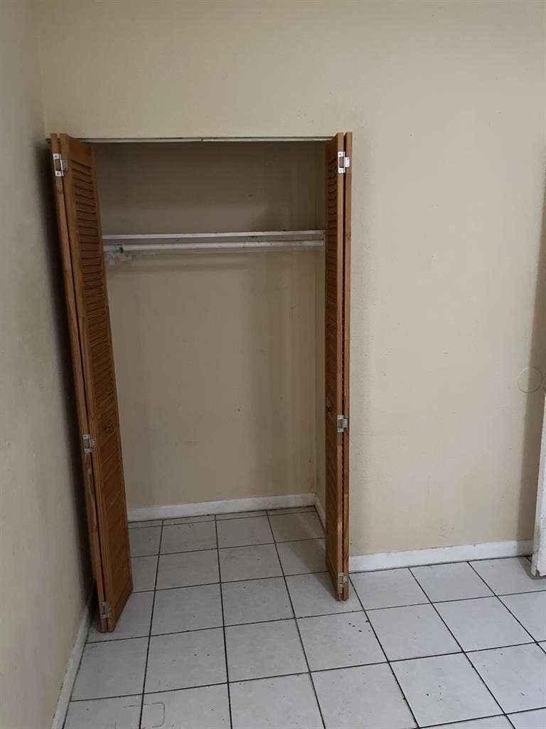 2 clean large bd rooms for rent