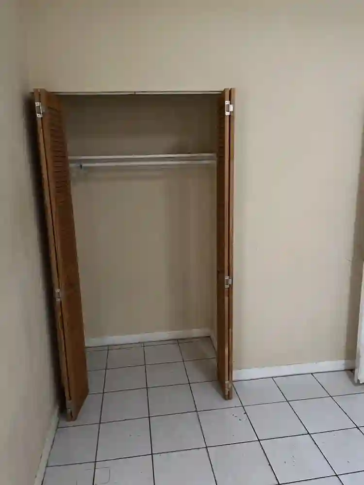 2 clean large bd rooms for rent