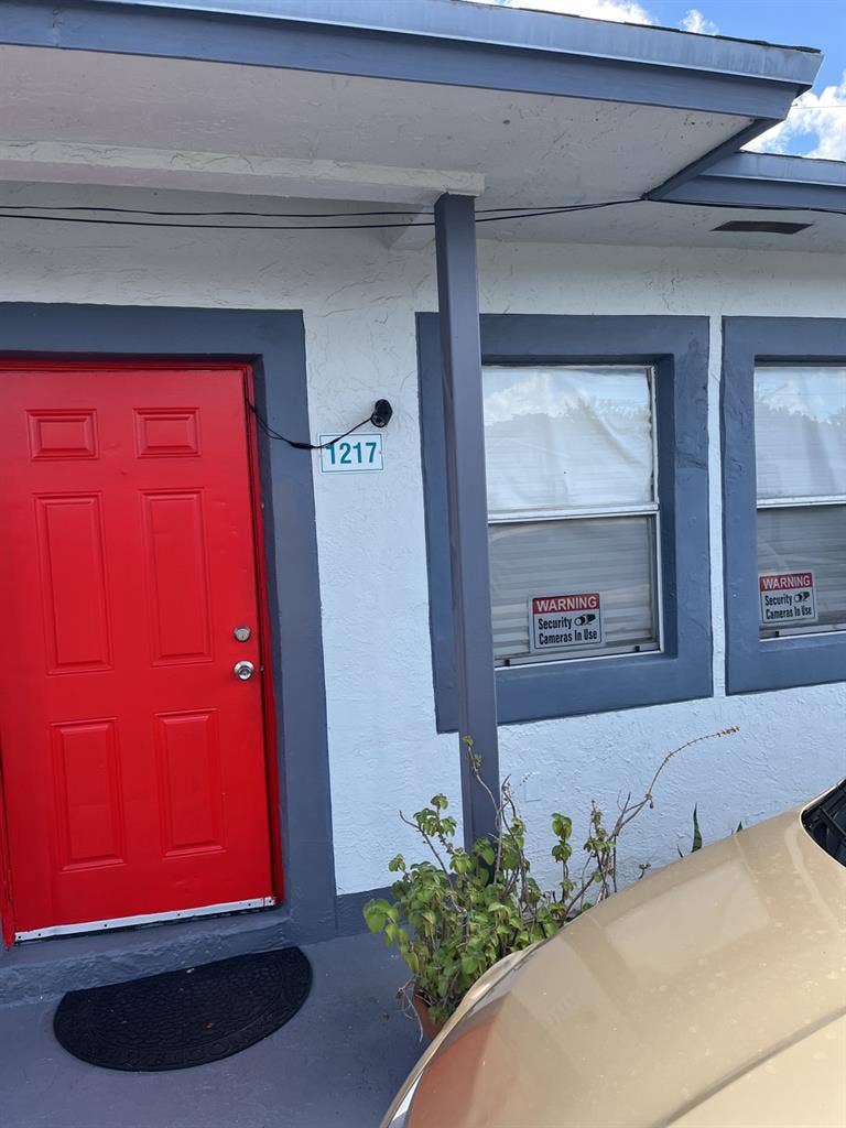 2 clean large bd rooms for rent