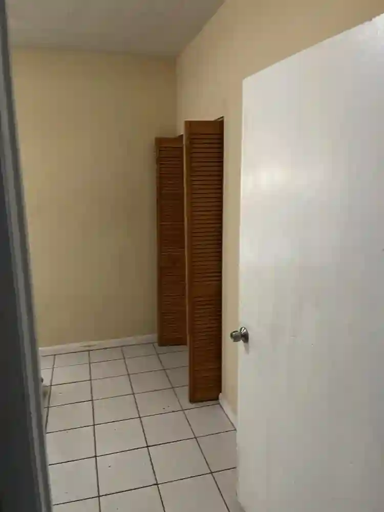 2 clean large bd rooms for rent