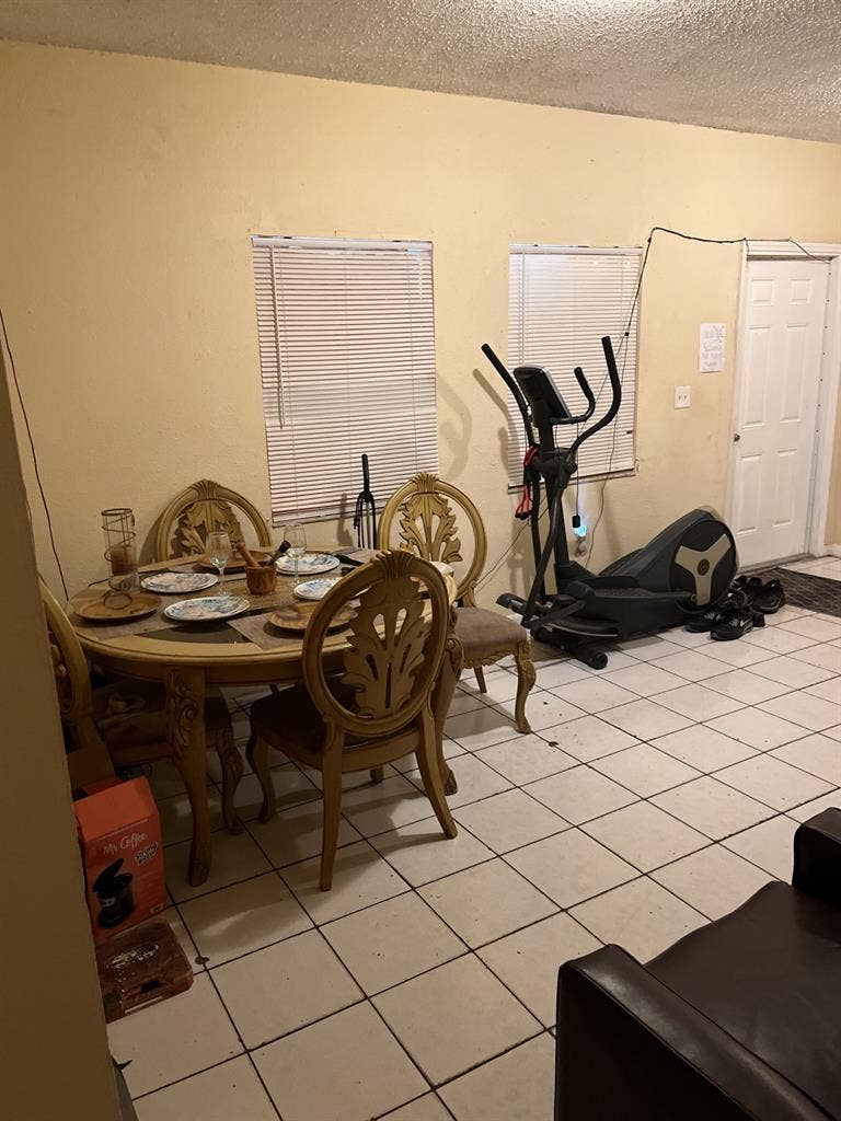 2 clean large bd rooms for rent