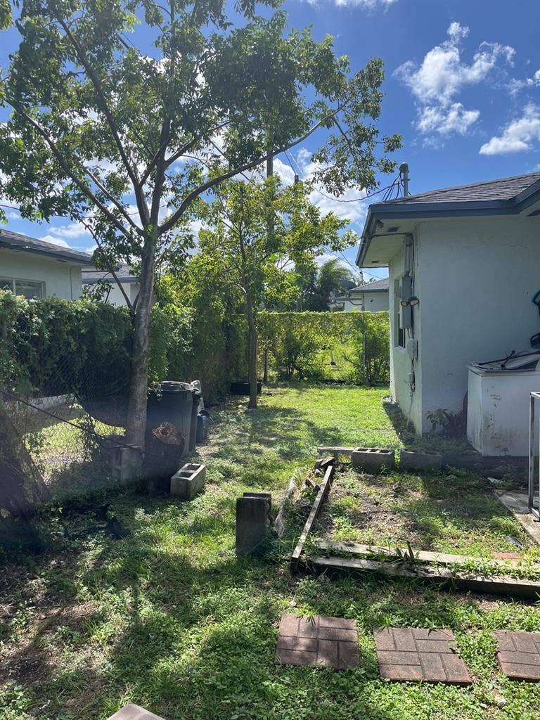 2 clean large bd rooms for rent