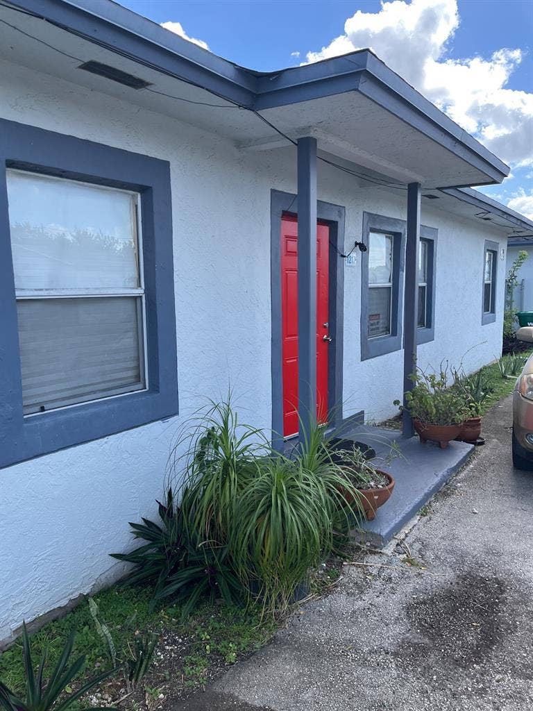 2 clean large bd rooms for rent