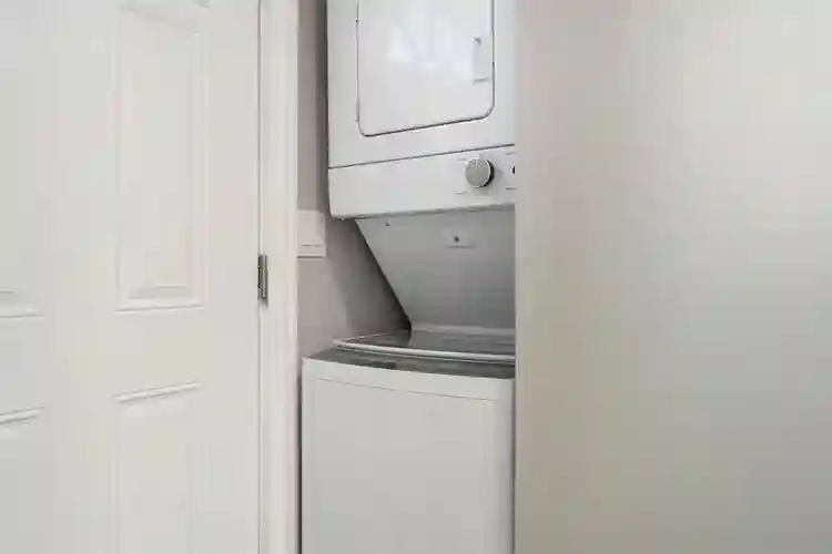 Private 3rd-Floor Loft — Move-In!