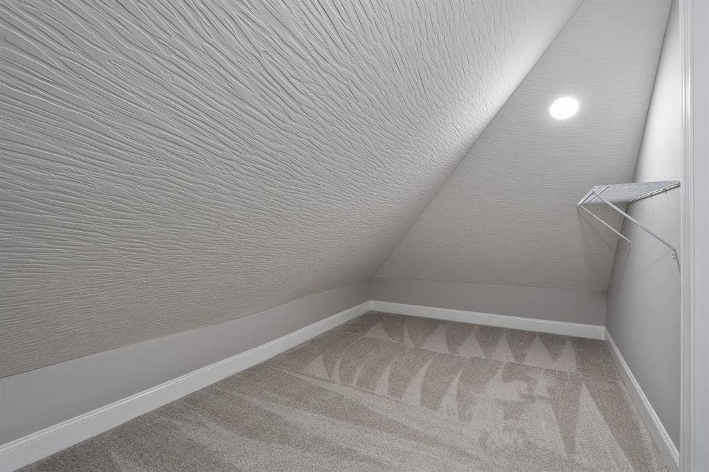 Private 3rd-Floor Loft — Move-In!