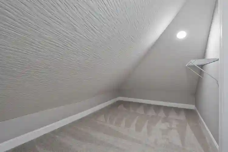 Private 3rd-Floor Loft — Move-In!