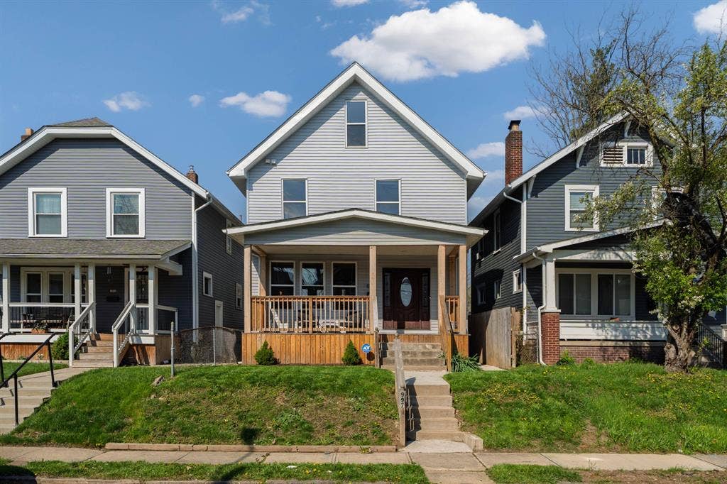 Private 3rd-Floor Loft — Move-In!