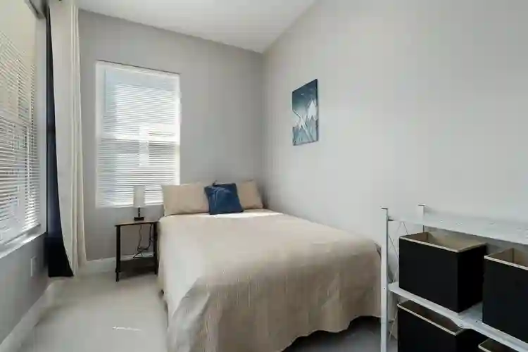 Private 3rd-Floor Loft — Move-In!